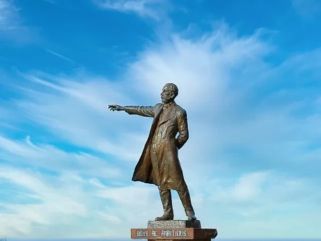 クラーク博士像