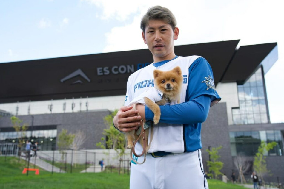 ファイターズ加藤貴之投手と愛犬ポンちゃん