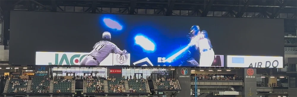 スター・ウォーズ仕様の大型ビジョンの映像