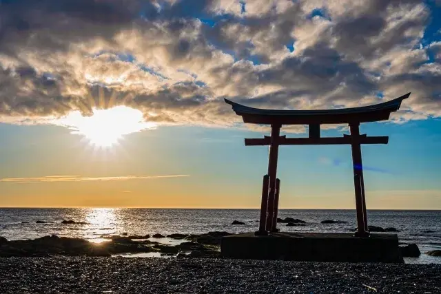 夕暮れの金比羅神社 鳥居