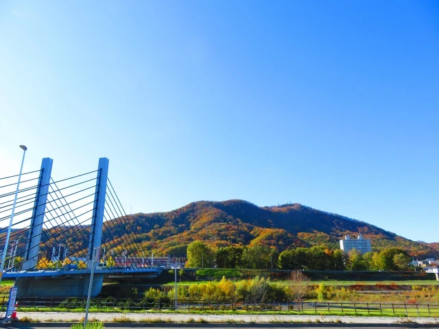 藻岩山とミュンヘン大橋