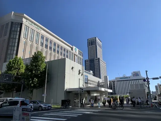 JR札幌駅と大丸百貨店