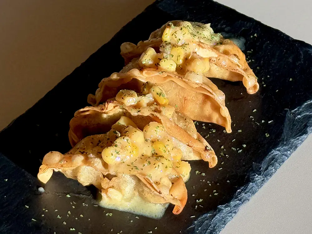 バター醤油の揚げトウモロコシ餃子