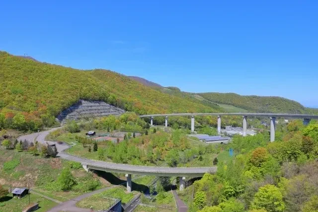 朝里ダムループ橋