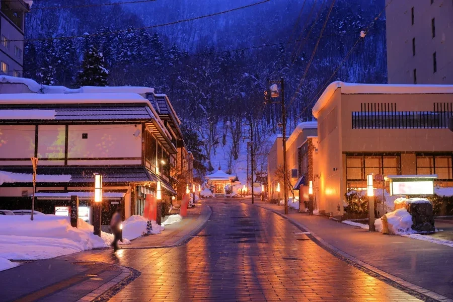 冬の定山渓温泉街